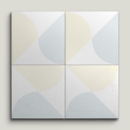 {mediaElement.orig inalResource.alternative}