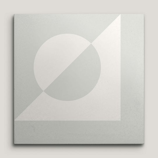 {mediaElement.orig inalResource.alternative}