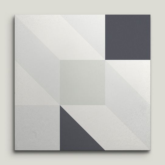 {mediaElement.orig inalResource.alternative}