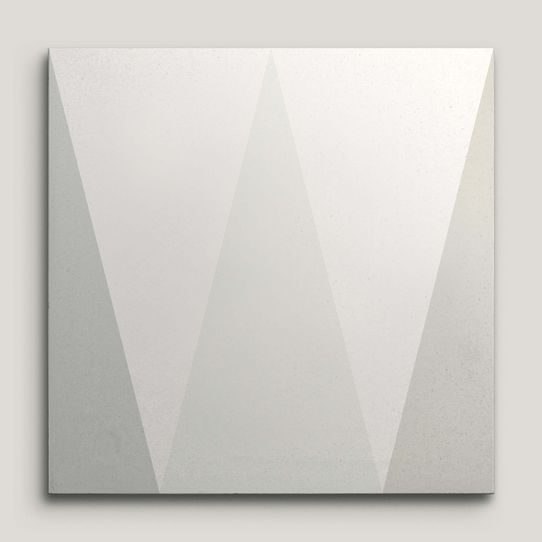 {mediaElement.orig inalResource.alternative}