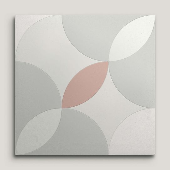 {mediaElement.orig inalResource.alternative}