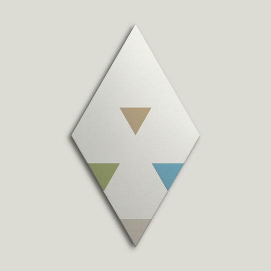 {mediaElement.orig inalResource.alternative}