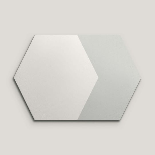 {mediaElement.orig inalResource.alternative}