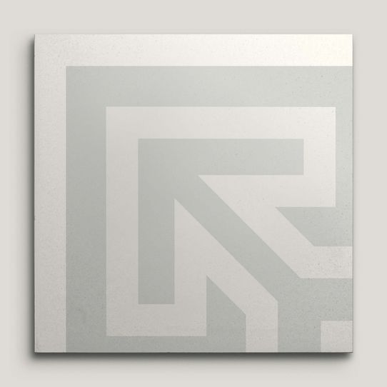 {mediaElement.orig inalResource.alternative}