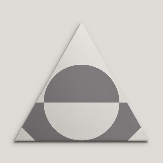 {mediaElement.orig inalResource.alternative}