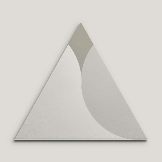 {mediaElement.orig inalResource.alternative}
